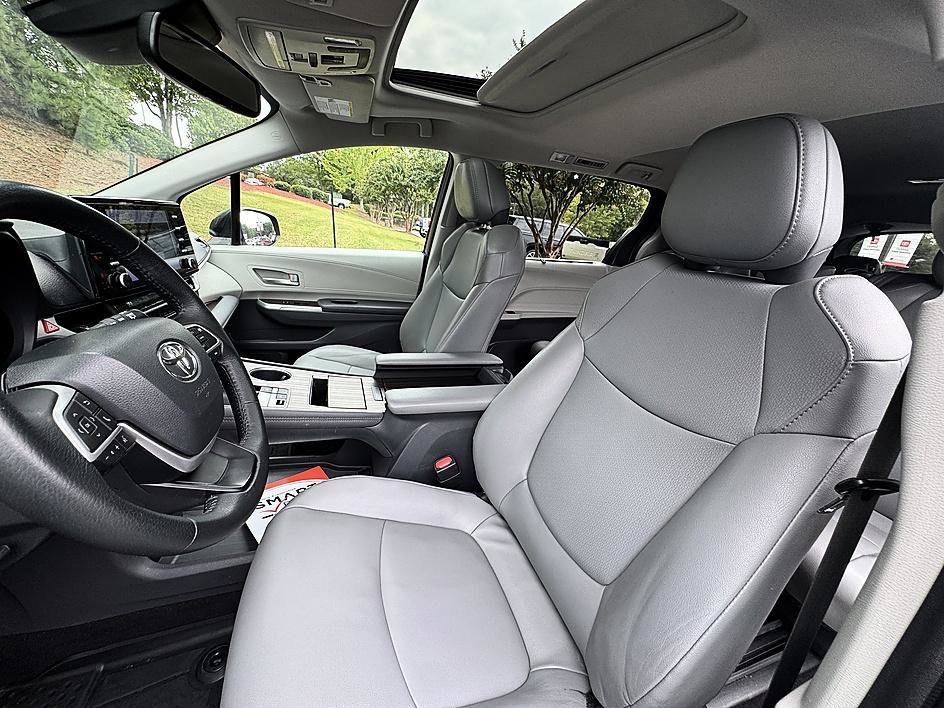Used 2022 Predawn Gray Mica Toyota XLE image 11