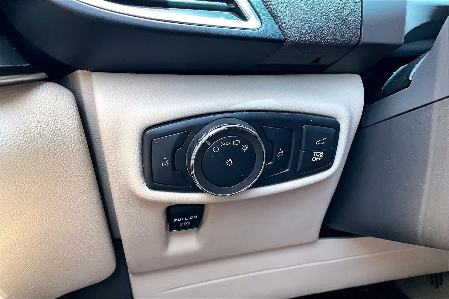 Used 2020 Pristine White Lincoln Standard image 34