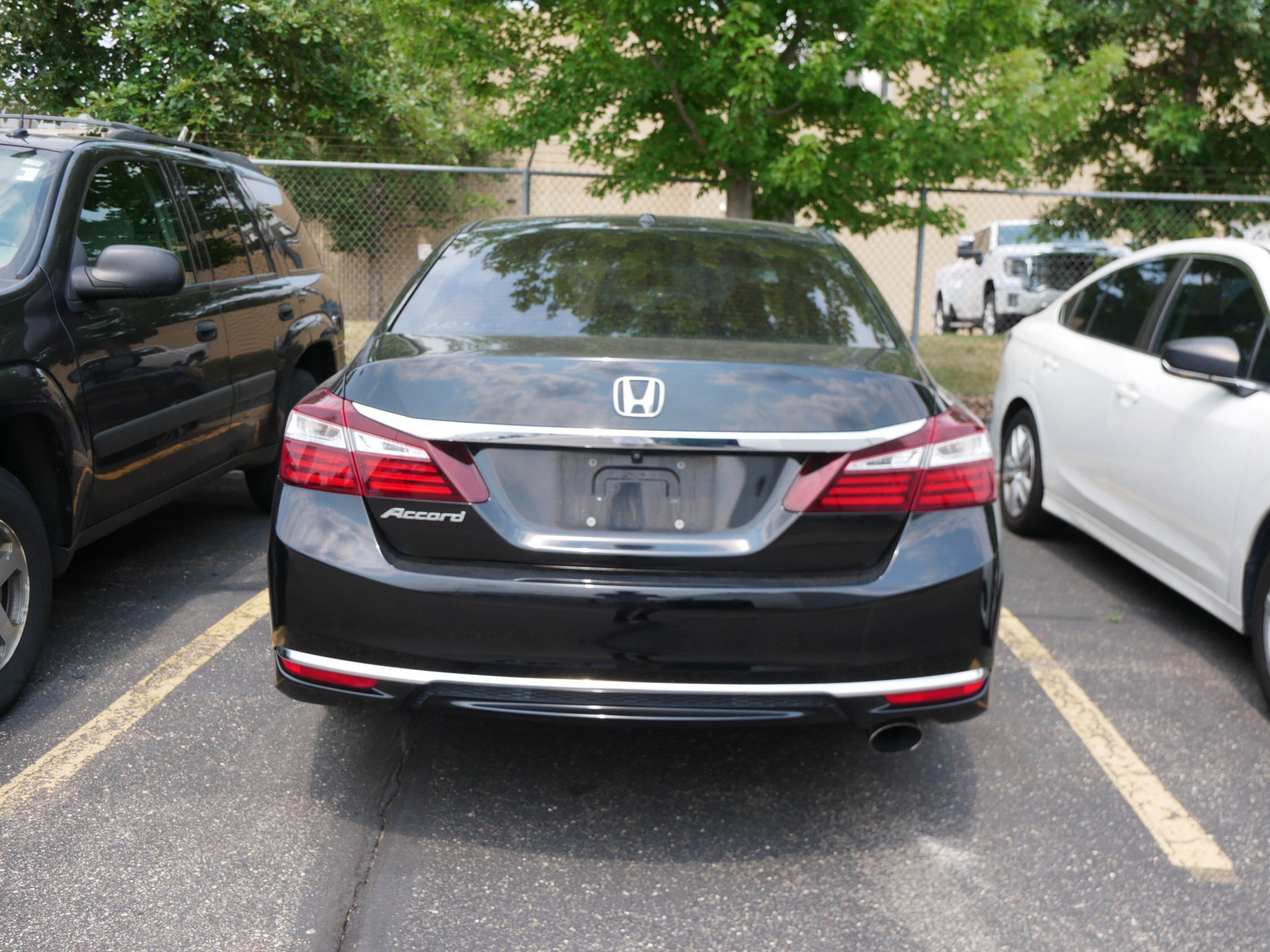 Used 2016 Black Honda EX-L image 4