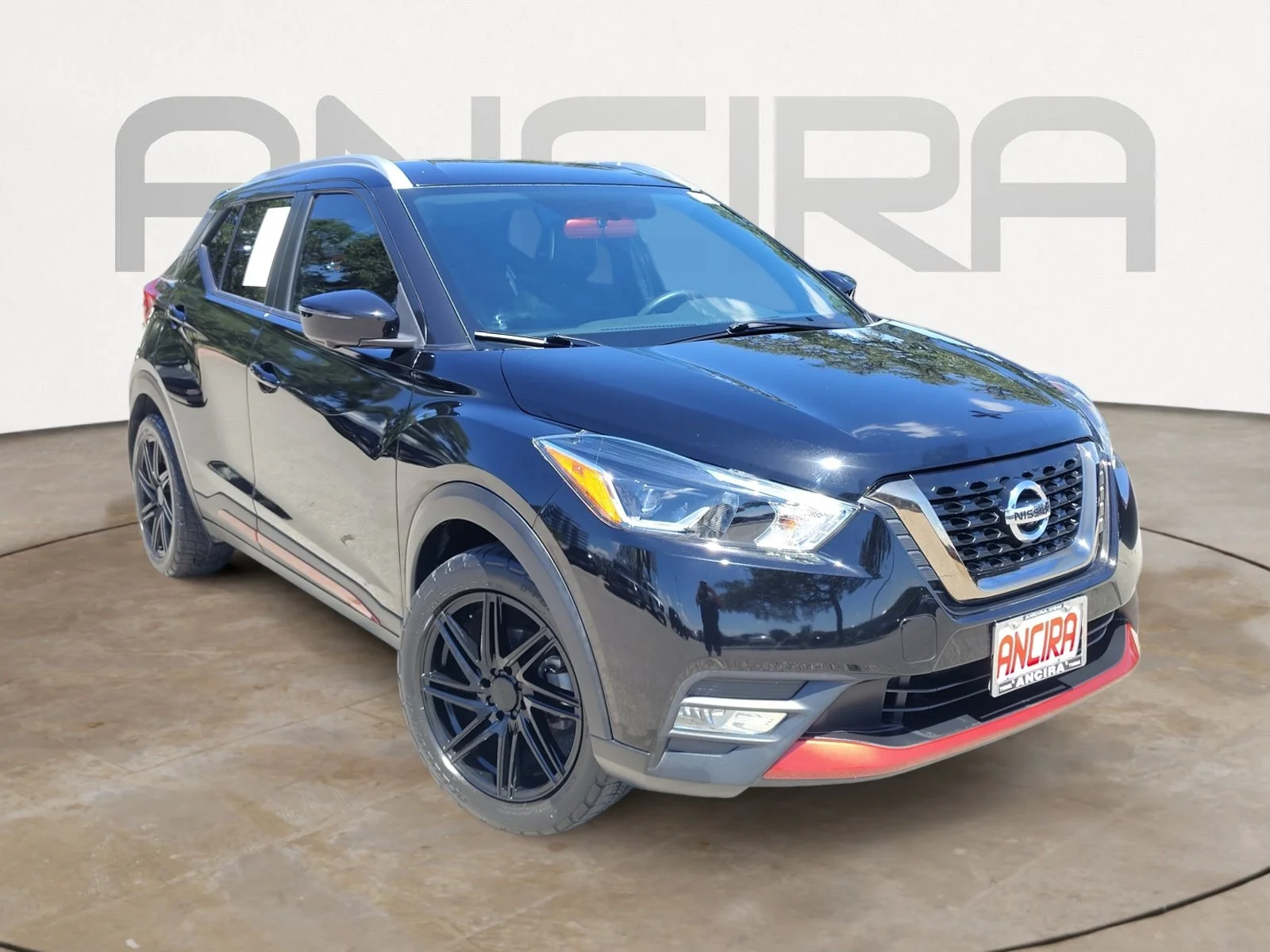 Used 2019 Super Black Nissan SR image 4