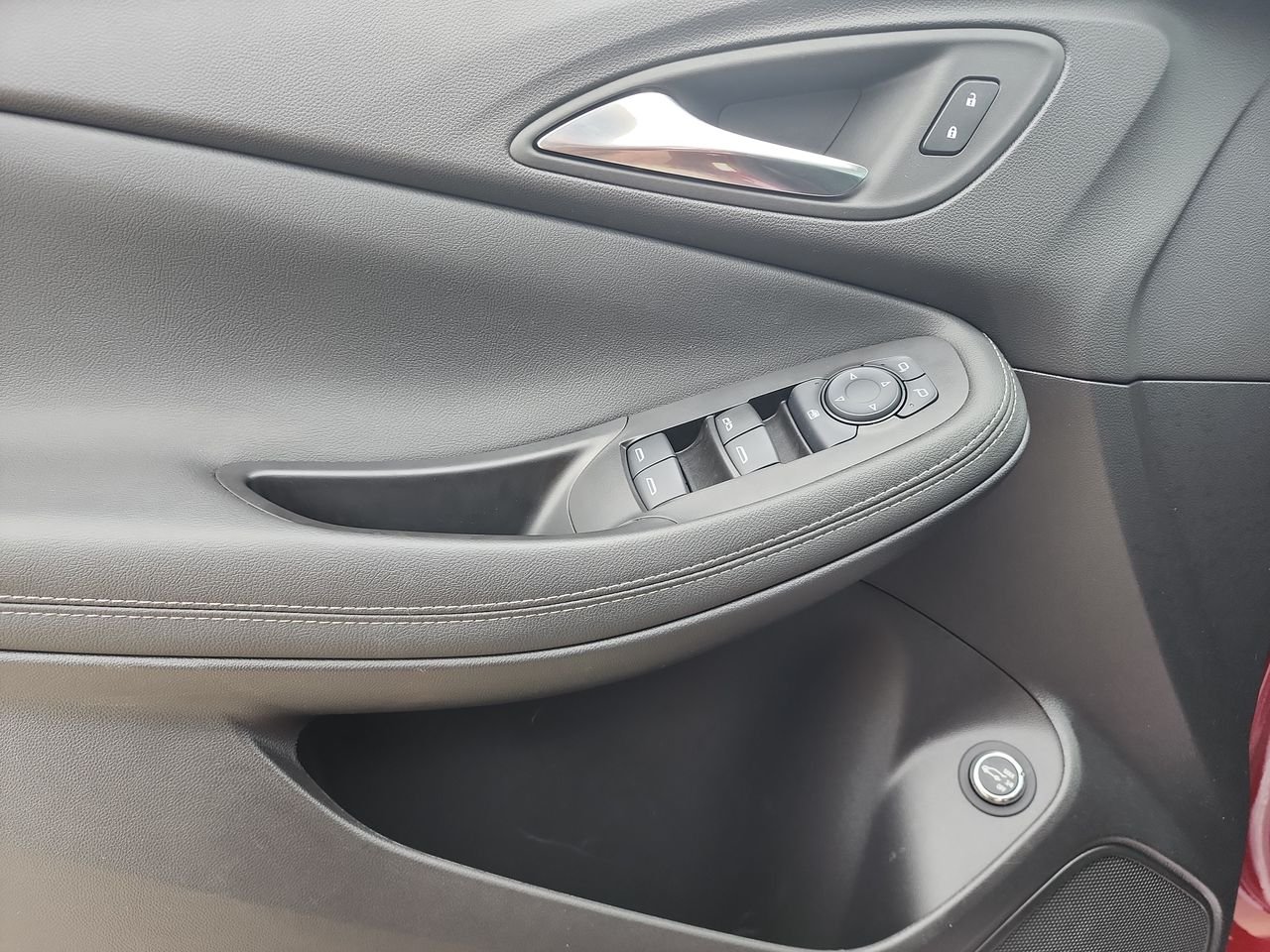 Used 2023 Cinnabar Metallic Buick Select image 13