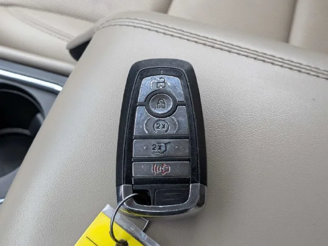 Used 2020 Blue Lincoln Reserve image 31