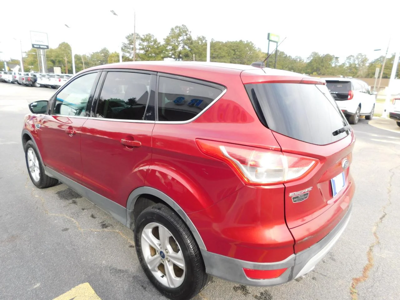 Used 2014 Red Ford FWD 4dr SE image 6