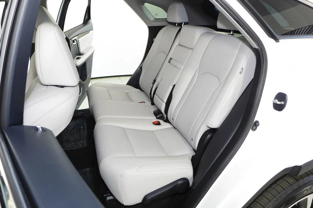 Used 2020 White Lexus 450h image 21