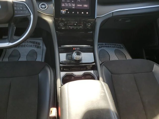 Used 2023 White Jeep Altitude image 22