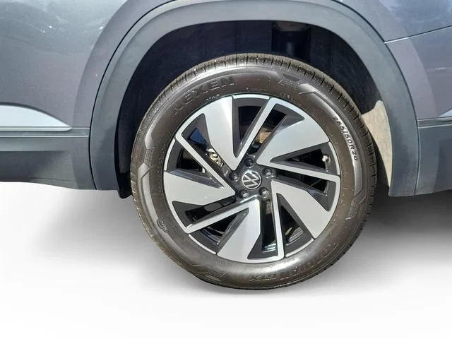 Used 2025 Gray Volkswagen 2.0T SE w/Technology image 29