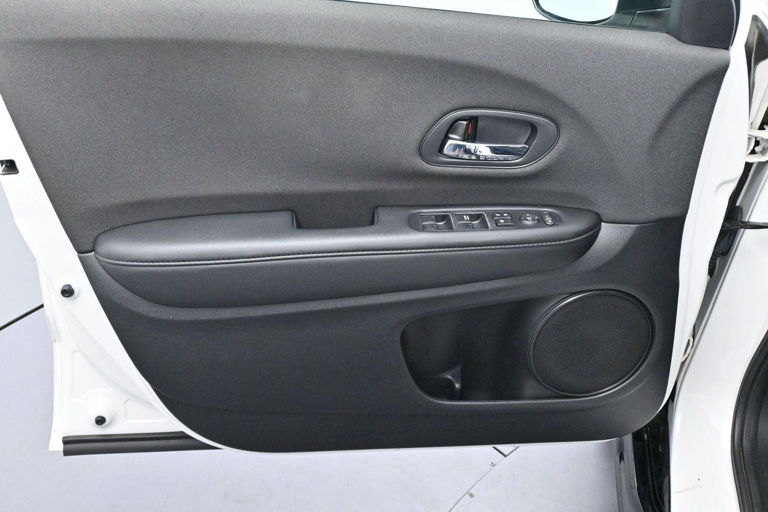 Used 2022 Platinum White Pearl Honda Sport image 10