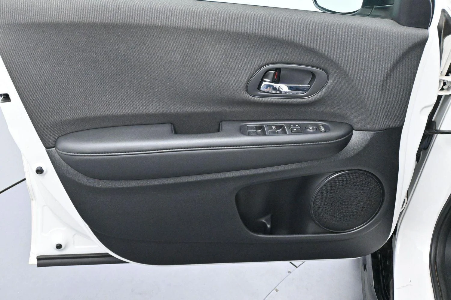 Used 2022 Platinum White Pearl Honda Sport image 10