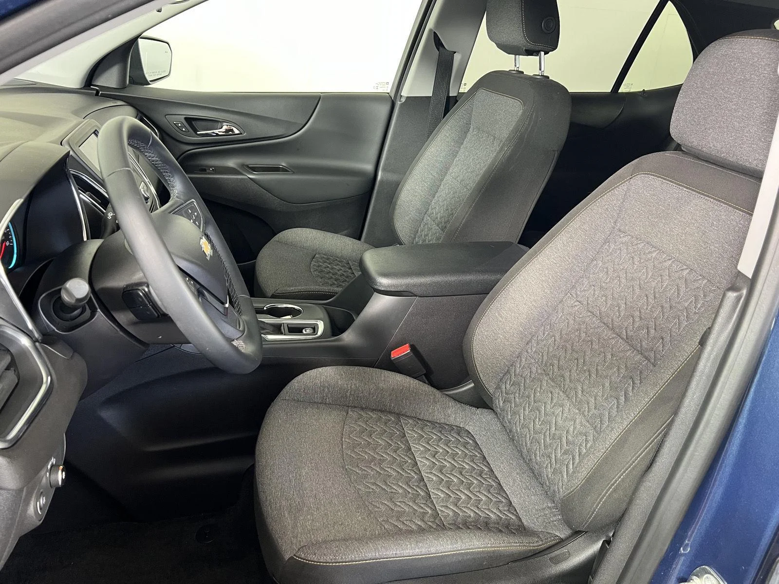 Used 2024 Lakeshore Blue Metallic Chevrolet LT image 5