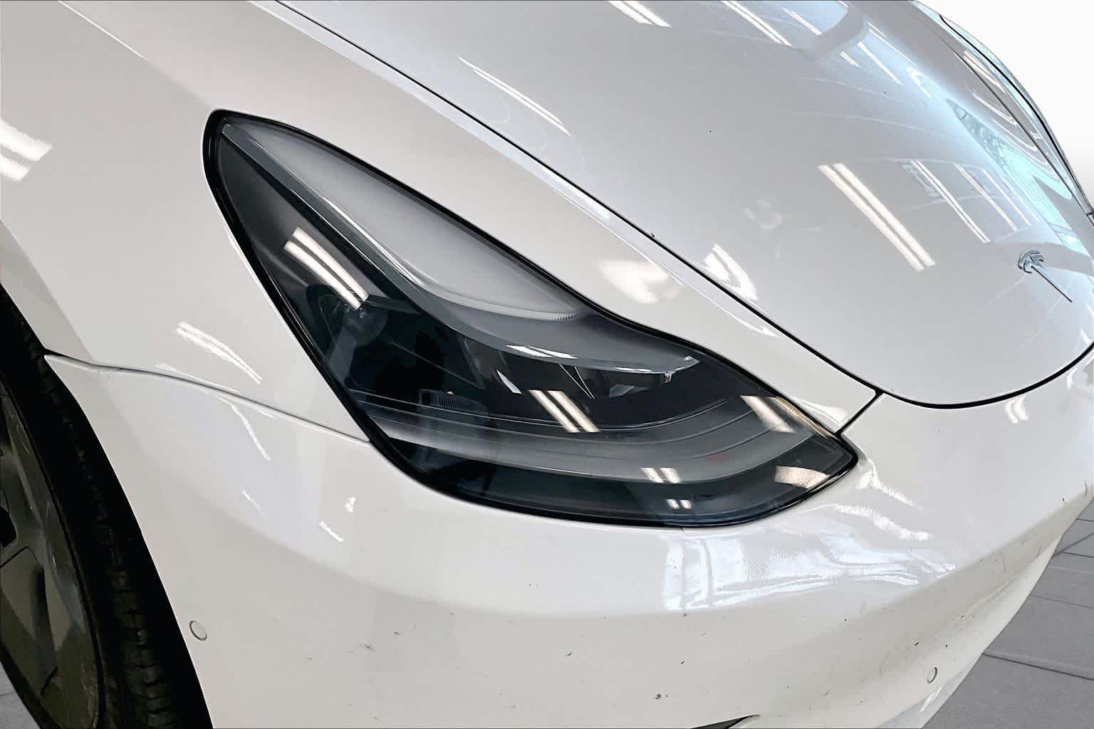 Used 2021  Tesla Standard Range Plus image 25