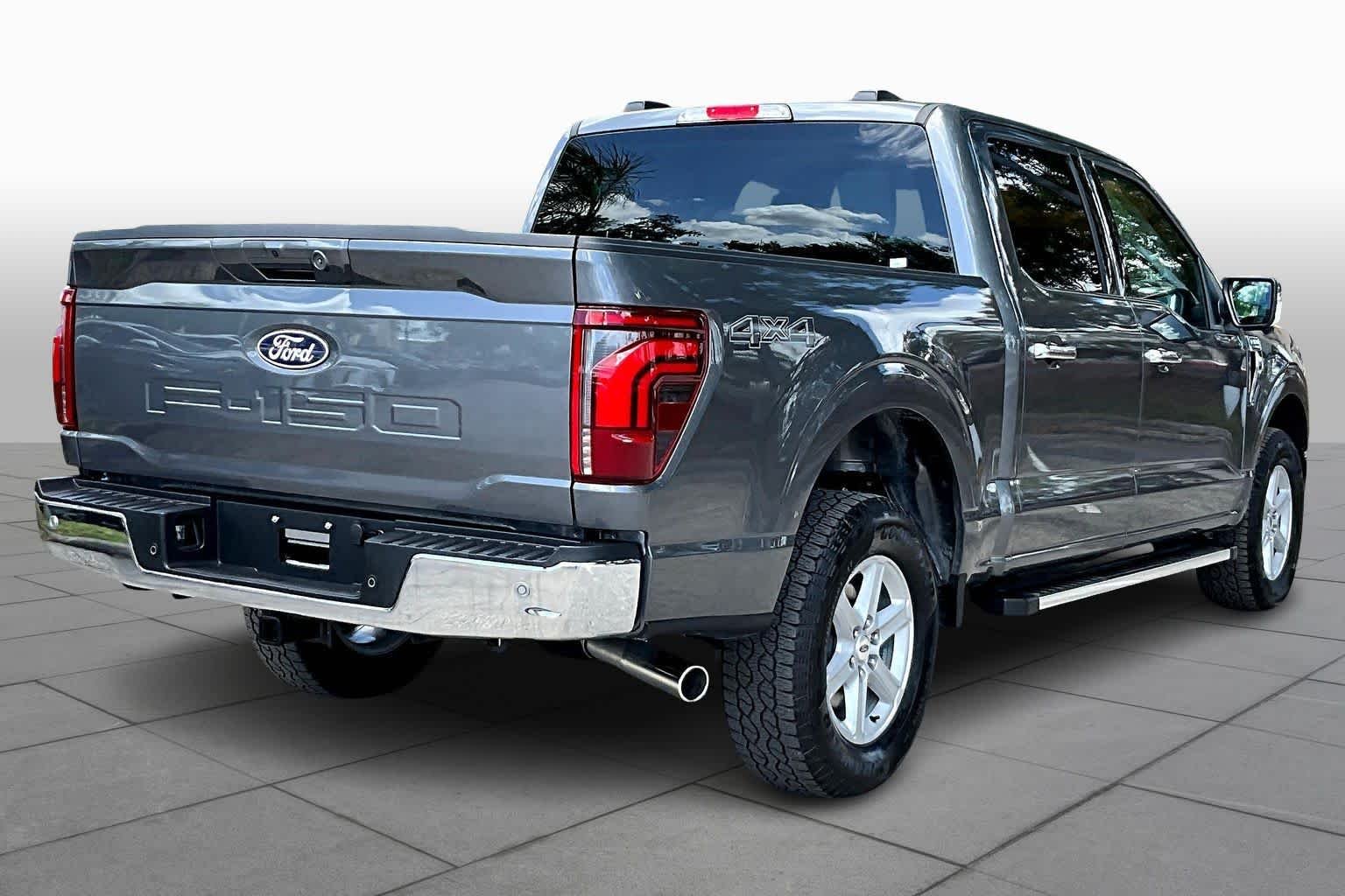 Used 2025 Carbonized Gray Metallic Ford LARIAT image 22