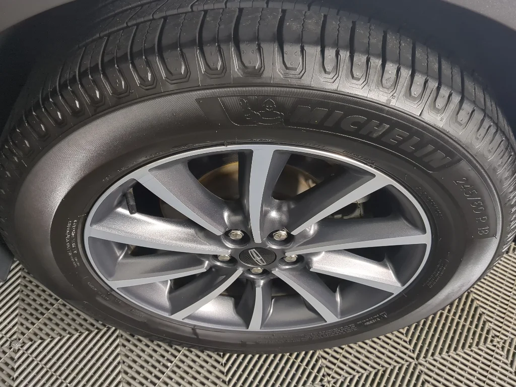 Used 2022 White Lincoln Standard image 17