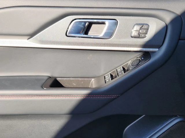 2026 Ford Explorer ST-Line - Photo 23