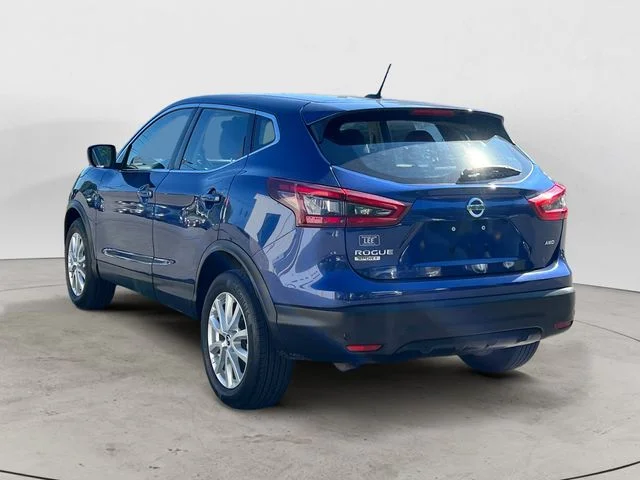 Used 2021 Caspian Blue Metallic Nissan S image 3