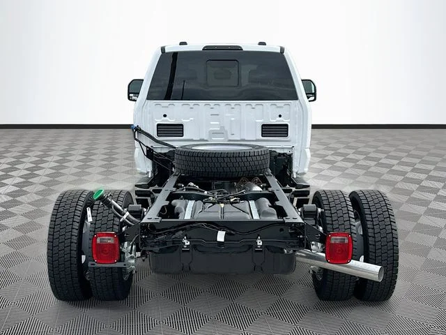 New 2026 Oxford White Ford XL image 5