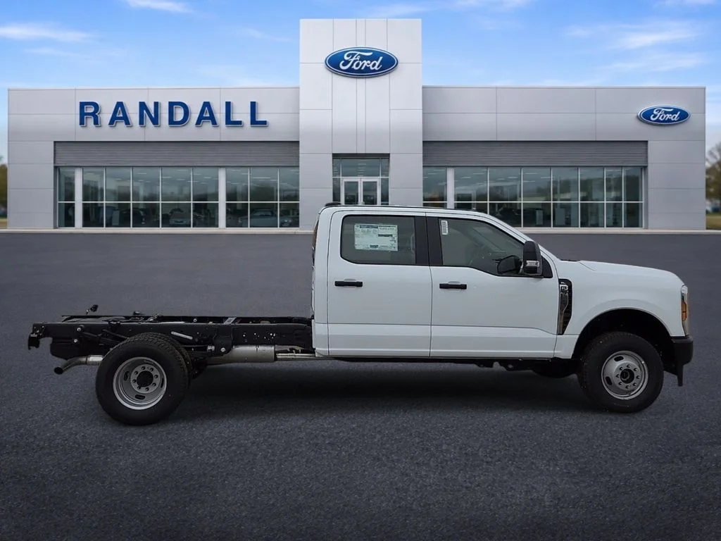New 2026 Oxford White Ford F-350® XL image 6