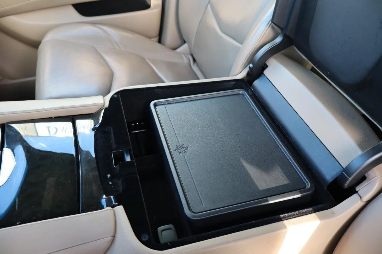 Used 2019 Crystal White Tricoat Cadillac Platinum image 18