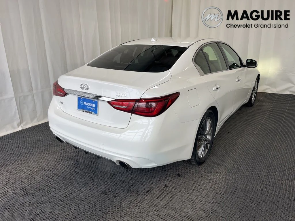 Used 2018 White INFINITI 3.0t LUXE image 29