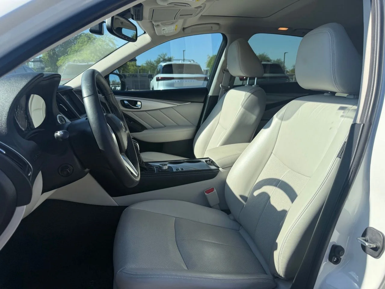 Used 2024 Majestic White INFINITI Luxe image 12