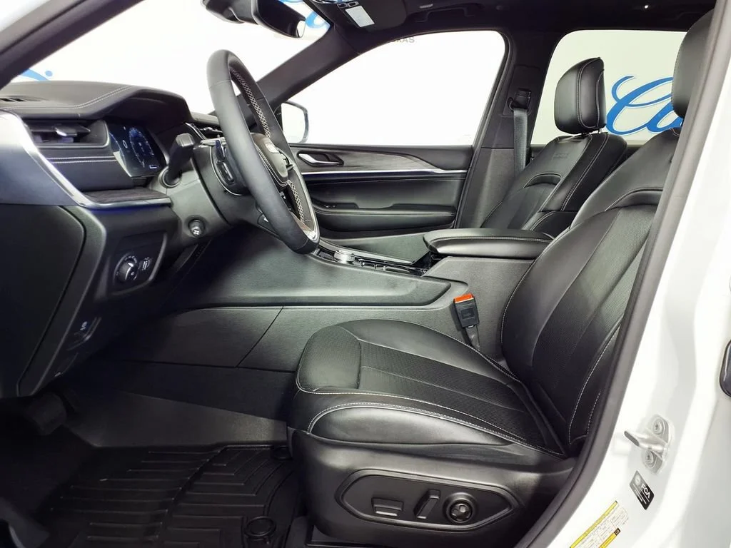 Used 2023 Bright White Cl Jeep Overland image 7