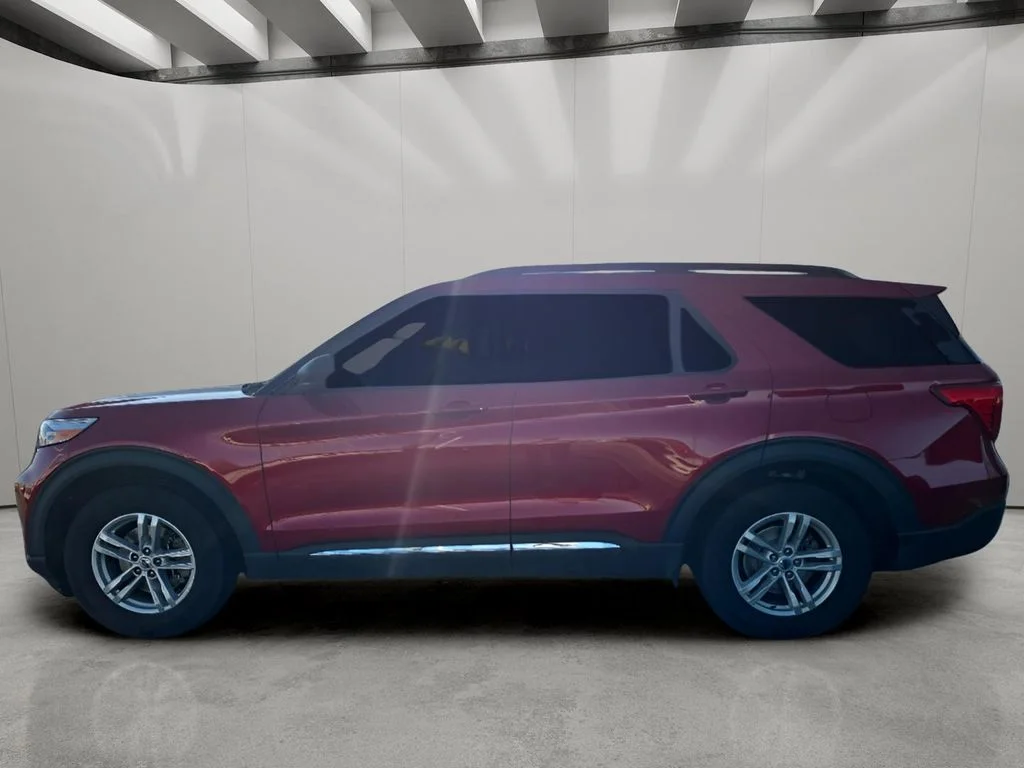 Used 2021 Rapid Red Metallic Tinted Clearcoat Ford XLT image 2