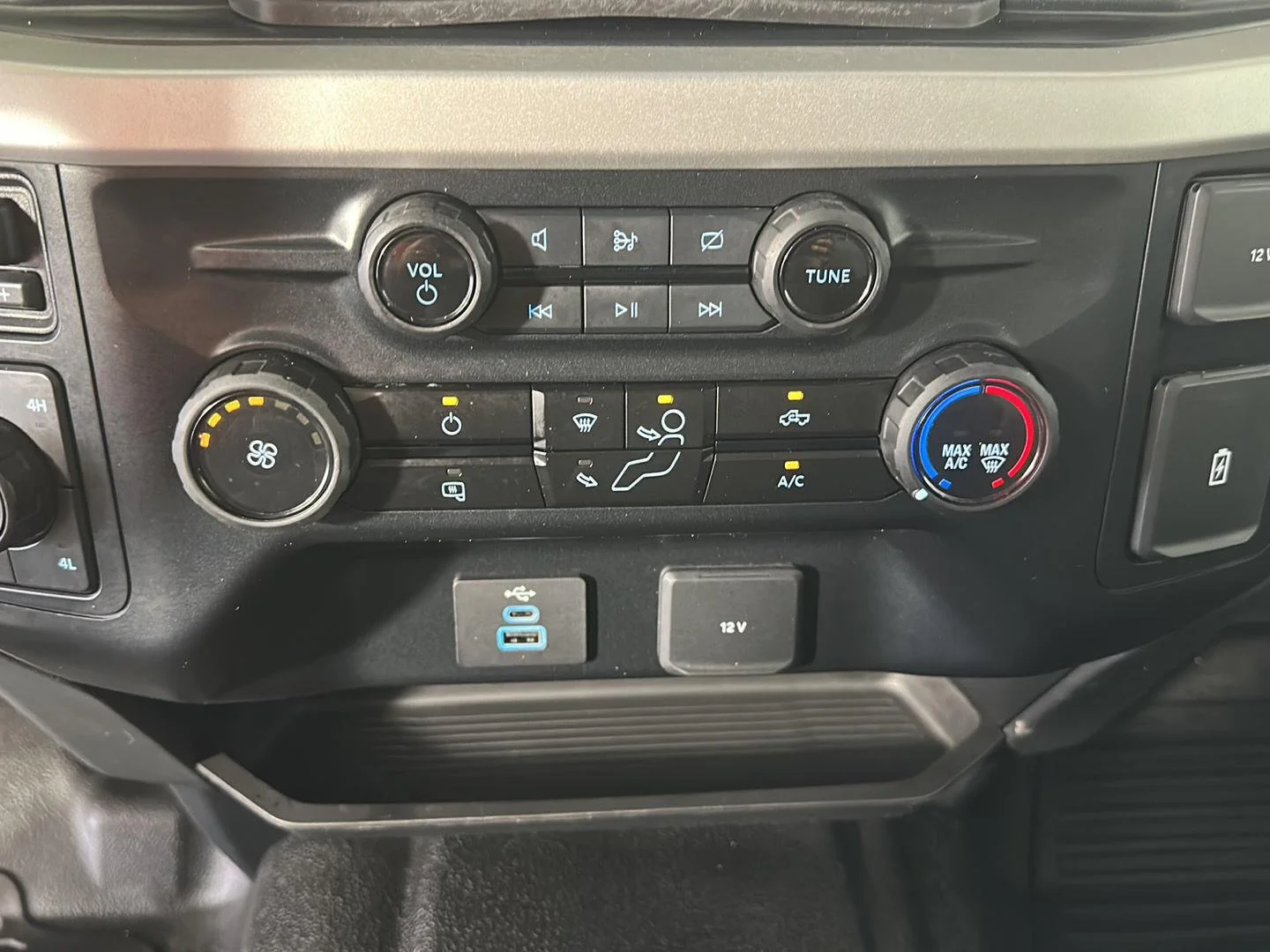 Used 2023 Oxford White Ford XL image 23