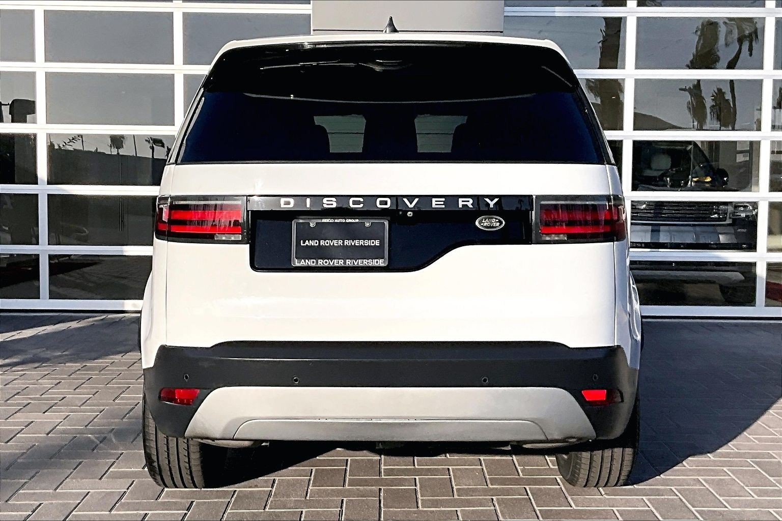 Used 2021 White Land Rover S image 4