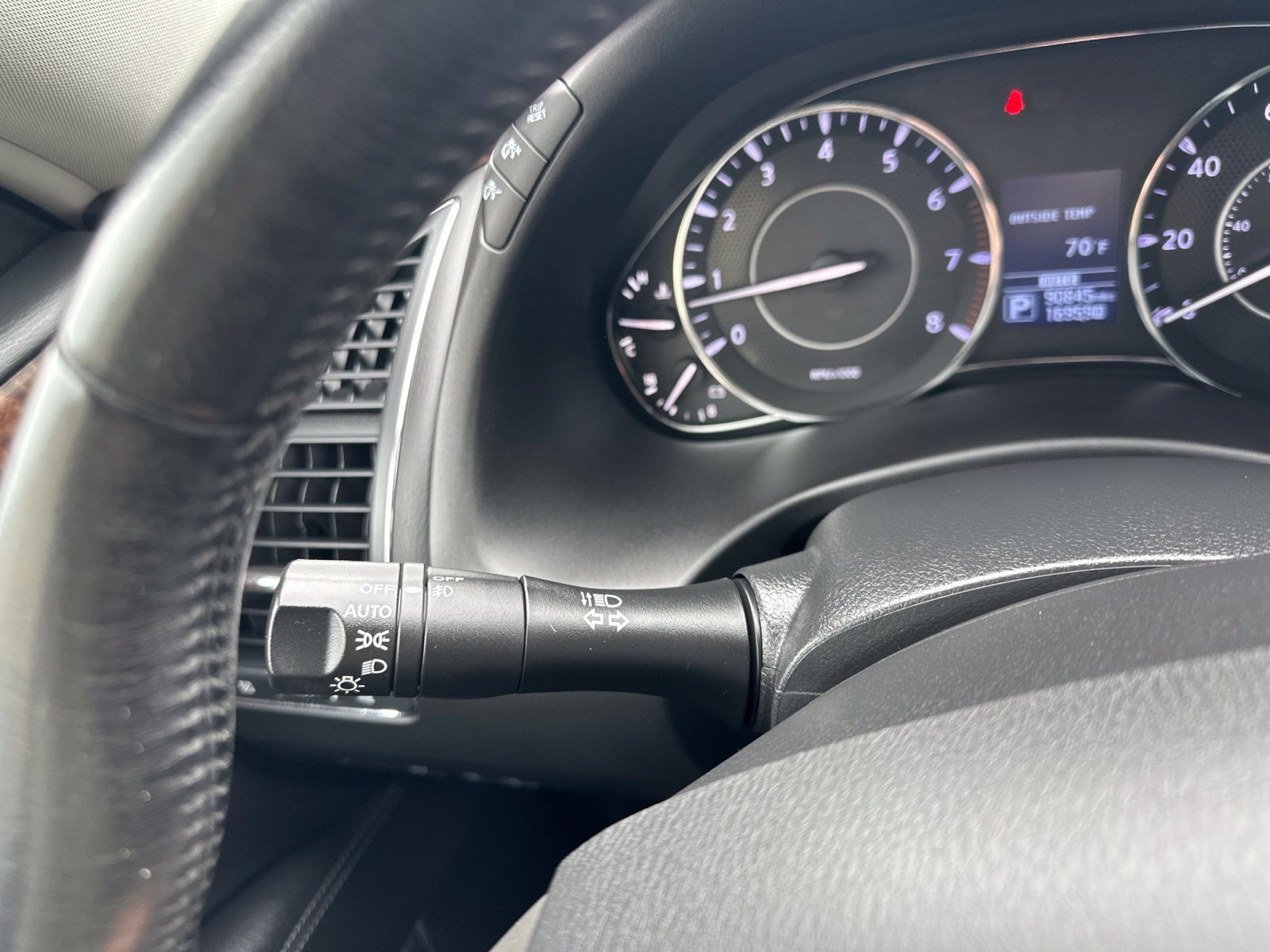 Used 2020 White Nissan Platinum image 54