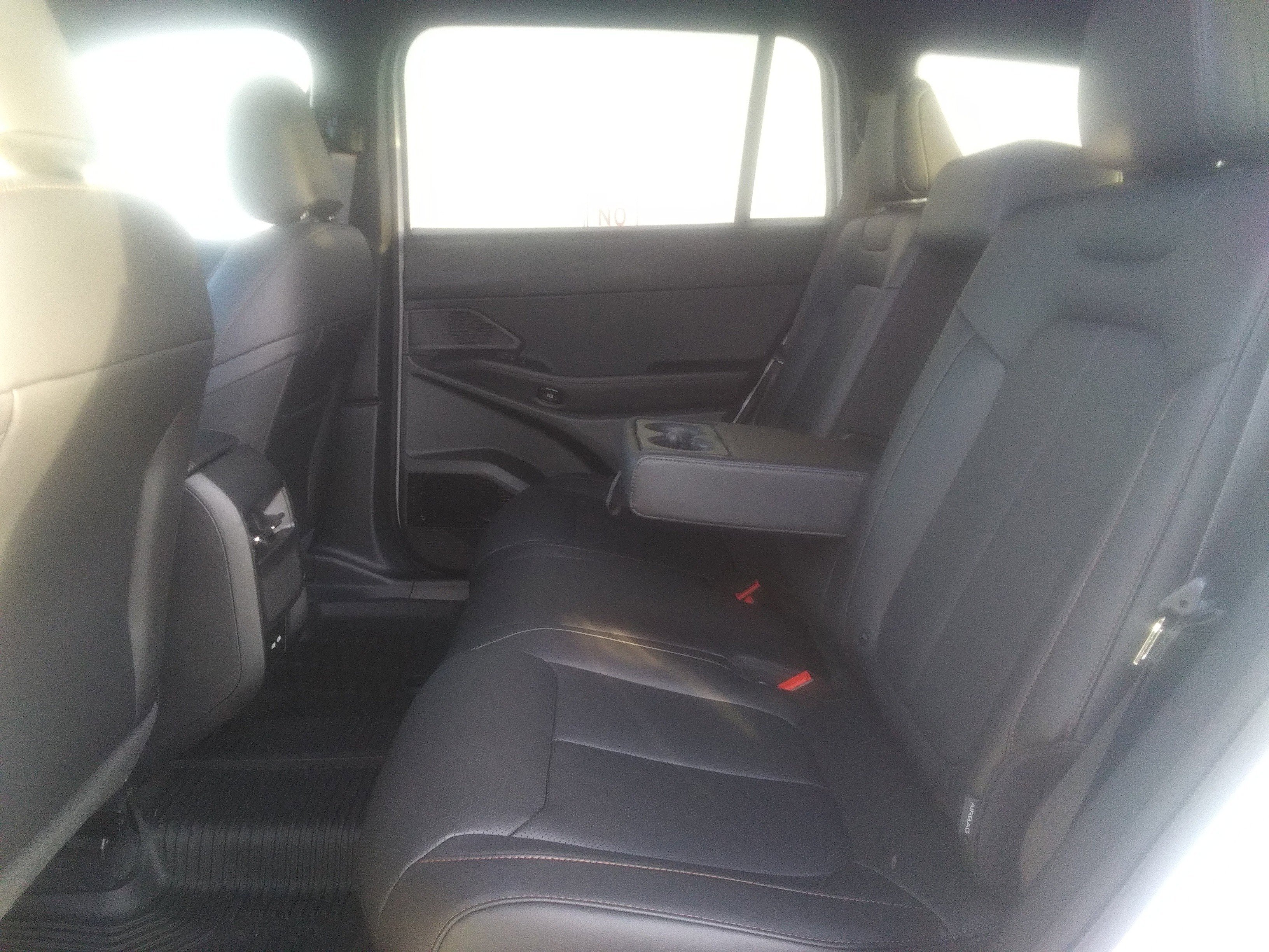 New 2026 Bright White Clear-Coat Exterior Paint Jeep Limited image 10
