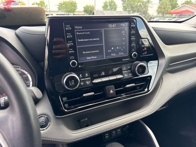Used 2022 Silver Toyota L image 21