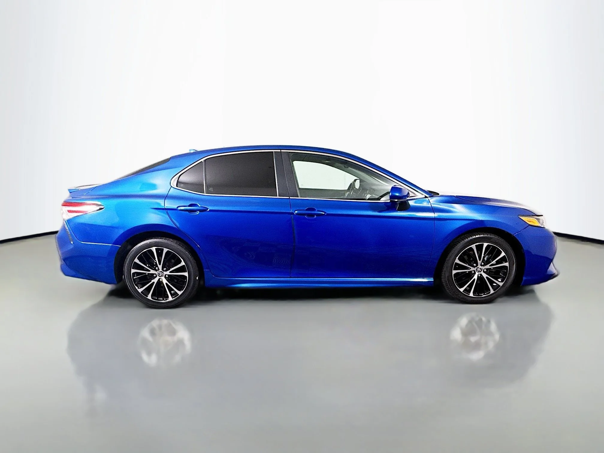 Used 2020 Blue Streak Metallic Toyota SE image 8