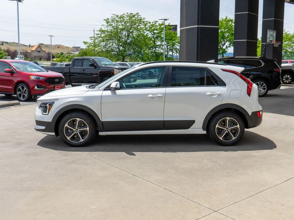 New 2026 Snow White Pearl Kia EX image 4