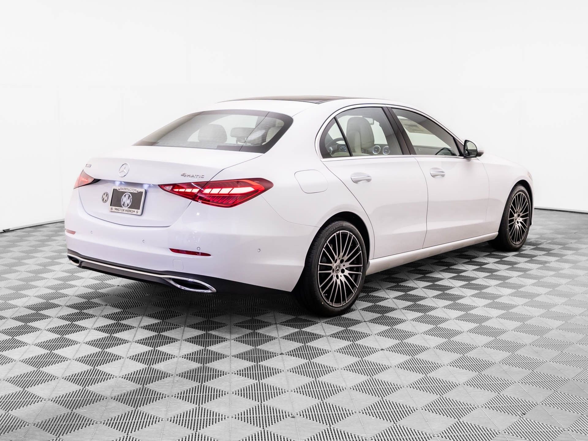 New 2026 MANUFAKTUR Moonlight White Metallic Mercedes-Benz C 300 image 5