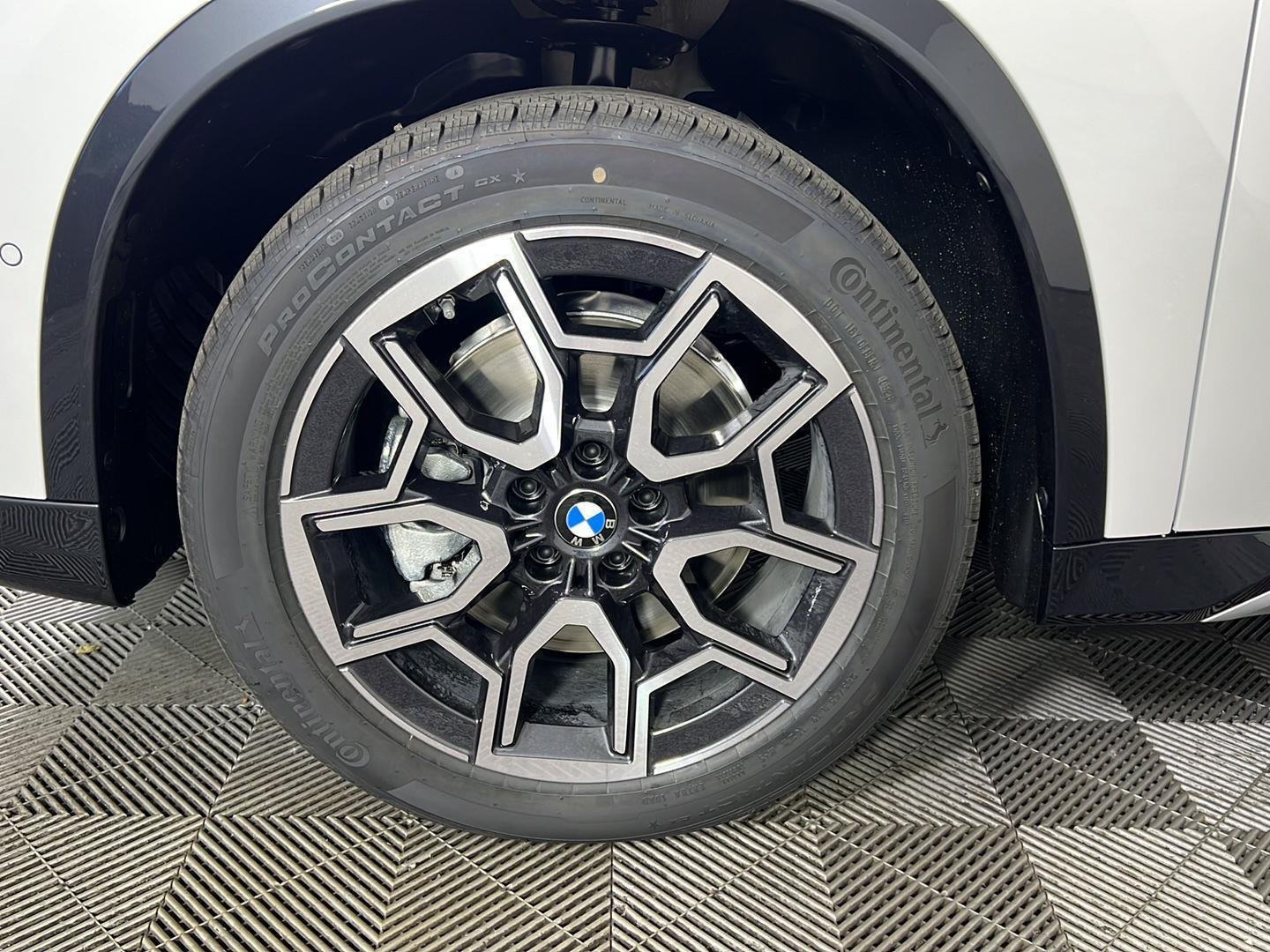 New 2026 Mineral White Metallic BMW xDrive28i image 19