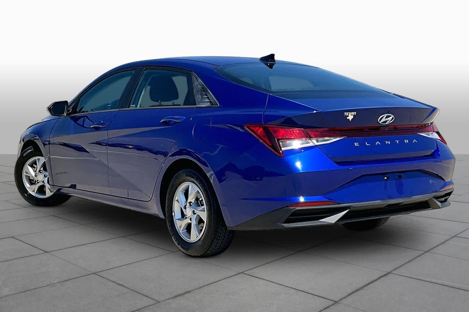 Used 2021 Intense Blue Hyundai SE image 12