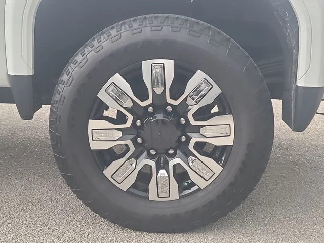 Used 2025 White GMC Denali image 8