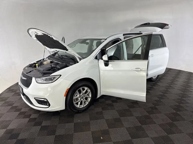 Used 2023 White Chrysler Touring L image 13