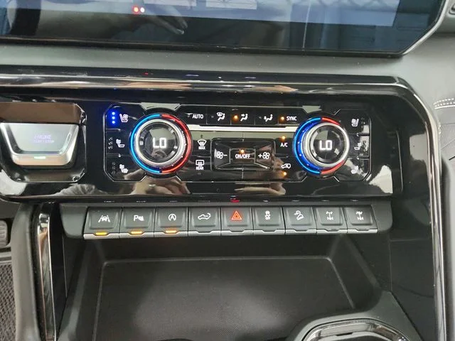 Used 2023 White GMC AT4X image 33