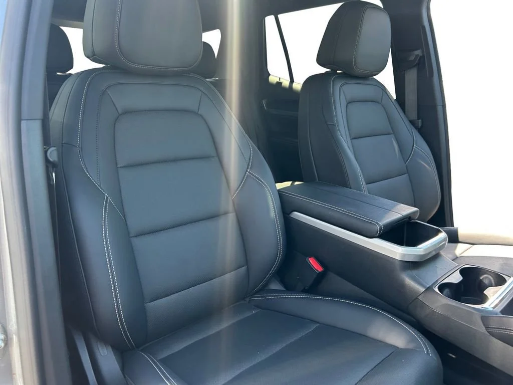 New 2026 Sterling Metallic GMC Elevation image 27