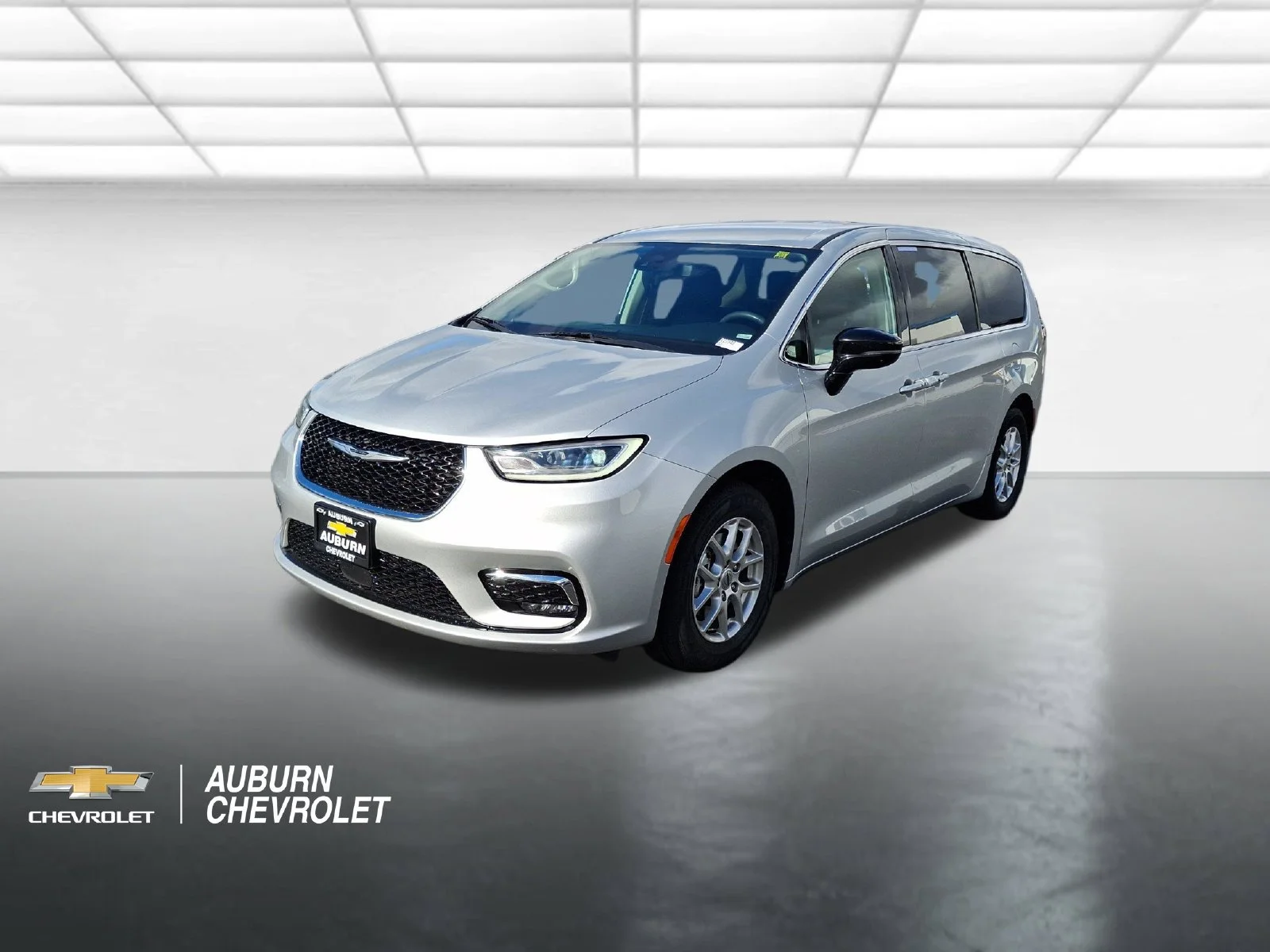 Used 2024 Silver Chrysler Touring L image 7
