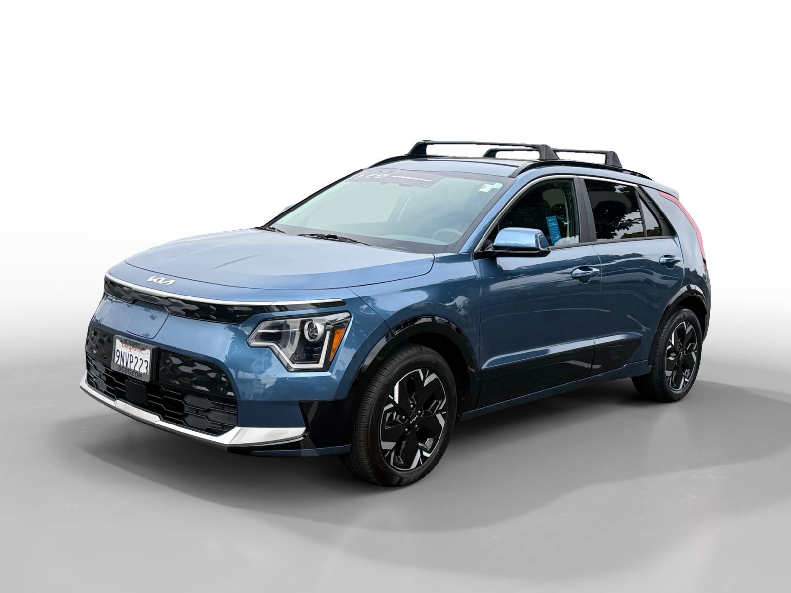 Used 2024 Mineral Blue Kia Wind image 1
