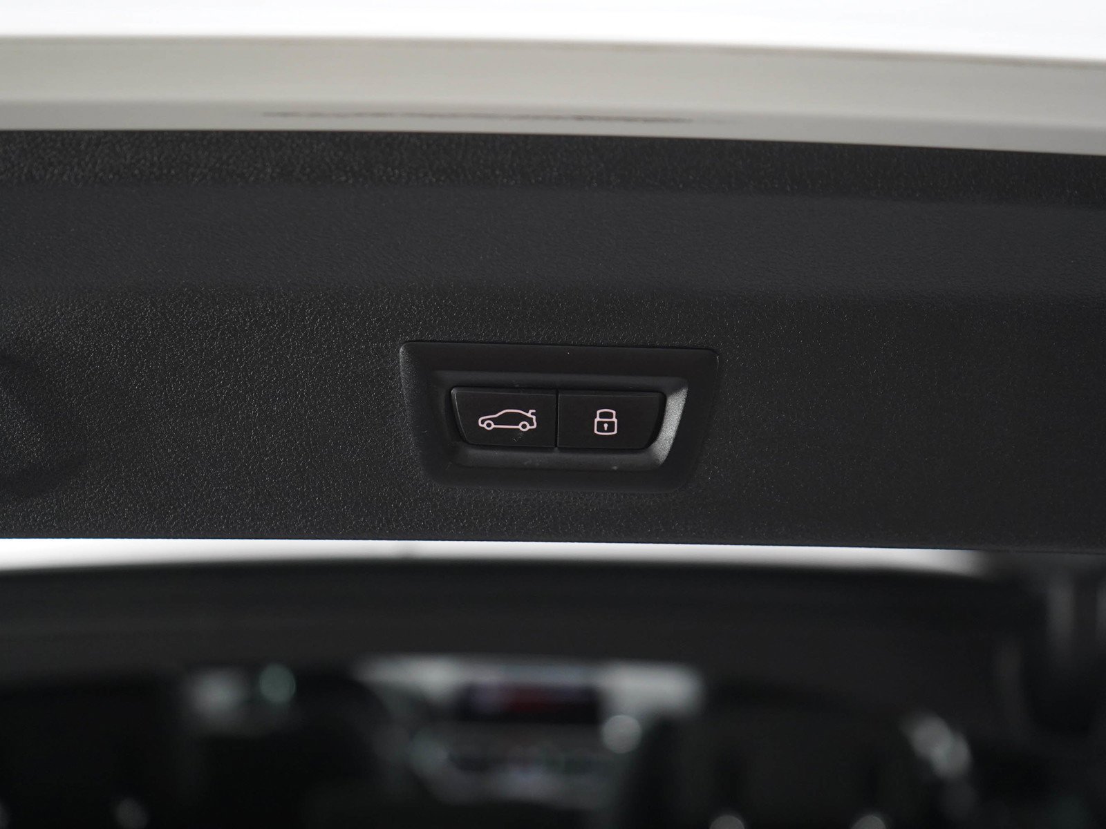 Used 2023 White BMW xDrive30i image 17