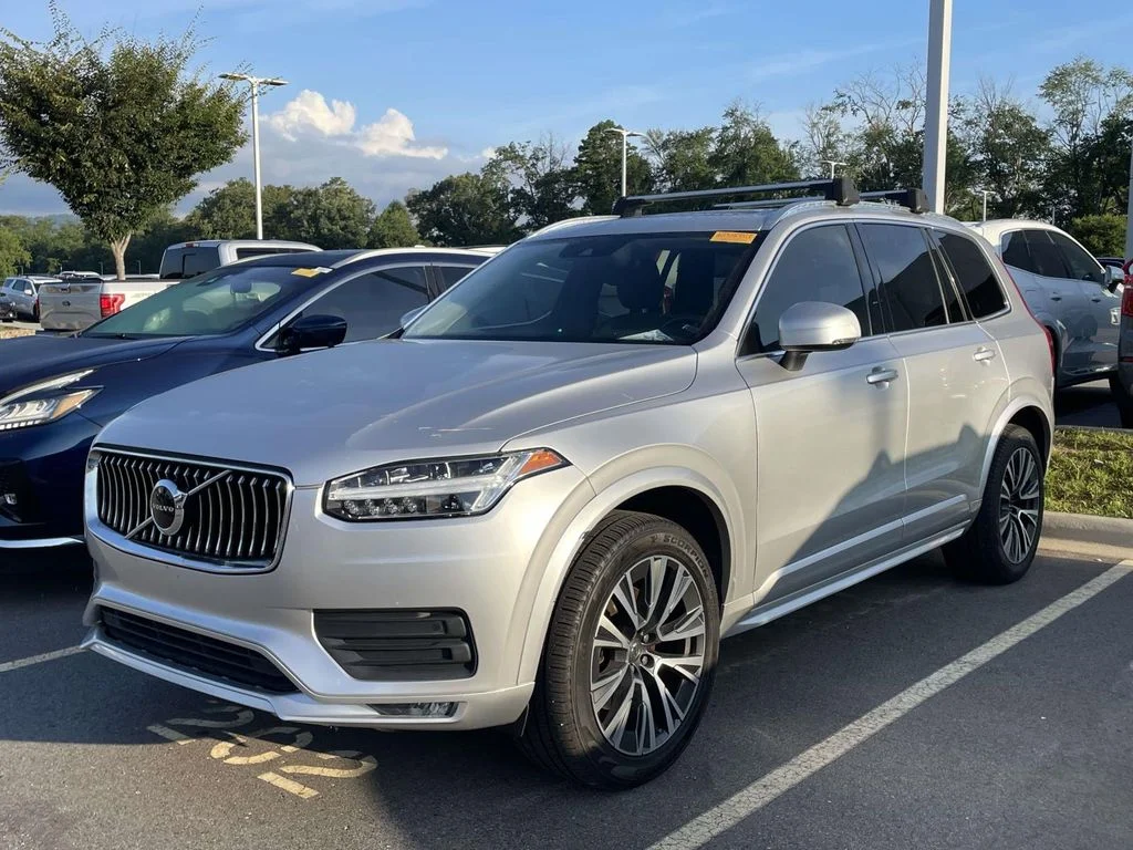 Used 2020 Bright Silver Metallic Volvo Momentum image 2