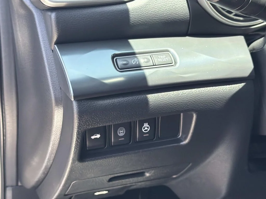Certified Used 2020 GUN METALLIC Nissan SR image 20