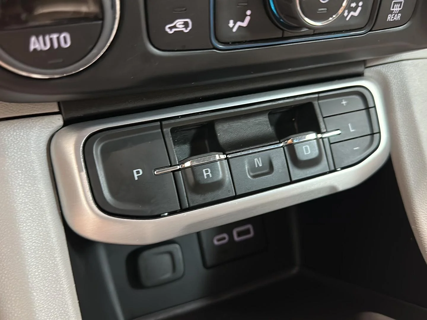 Used 2023 Summit White GMC SLE image 15