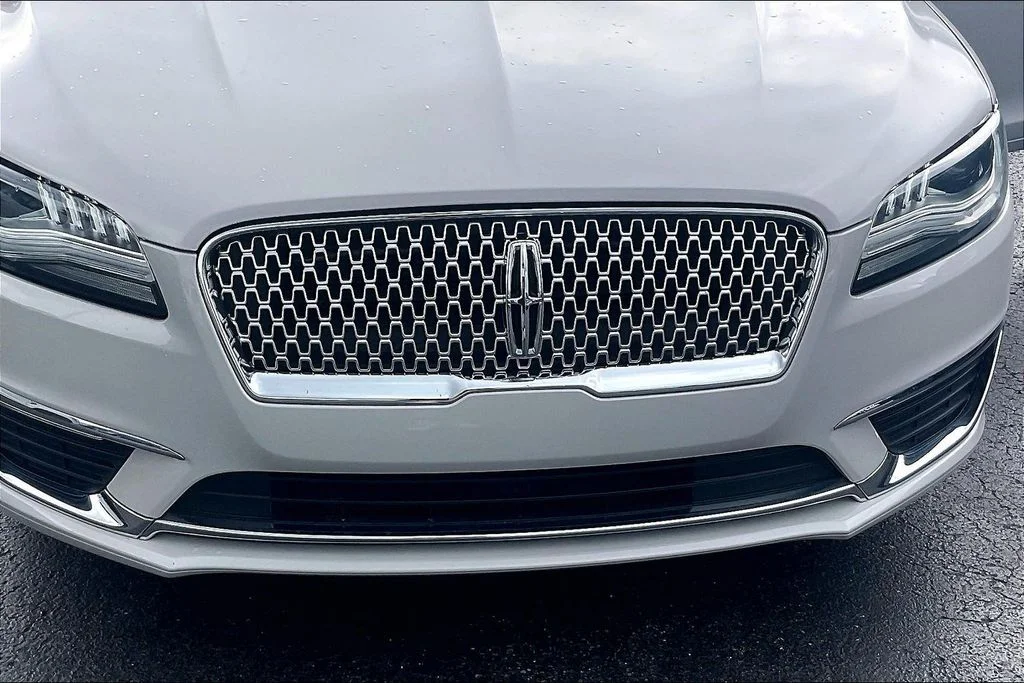 Used 2019 White Lincoln Standard image 29