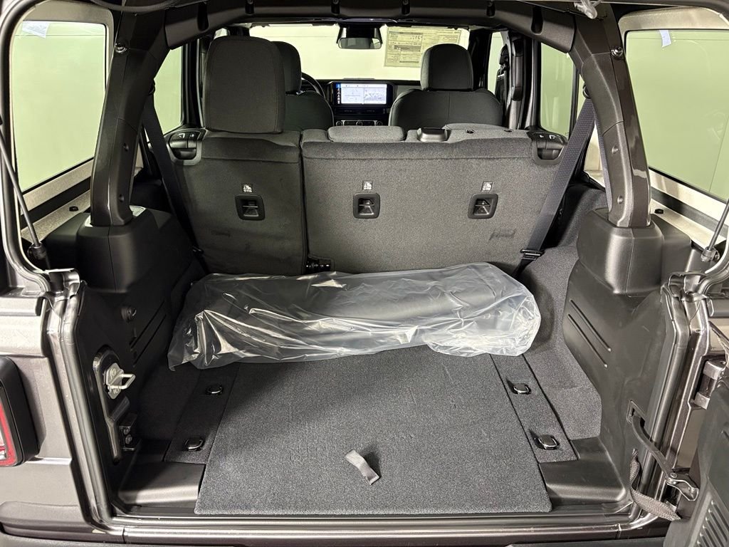 New 2026 Granite Crystal Metallic Clearcoat Jeep Sport S image 35