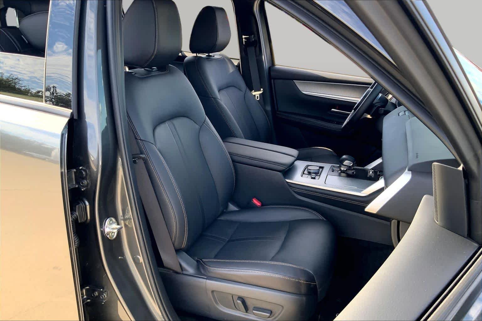Used 2025 Machine Gray Metallic Mazda Preferred Package image 9