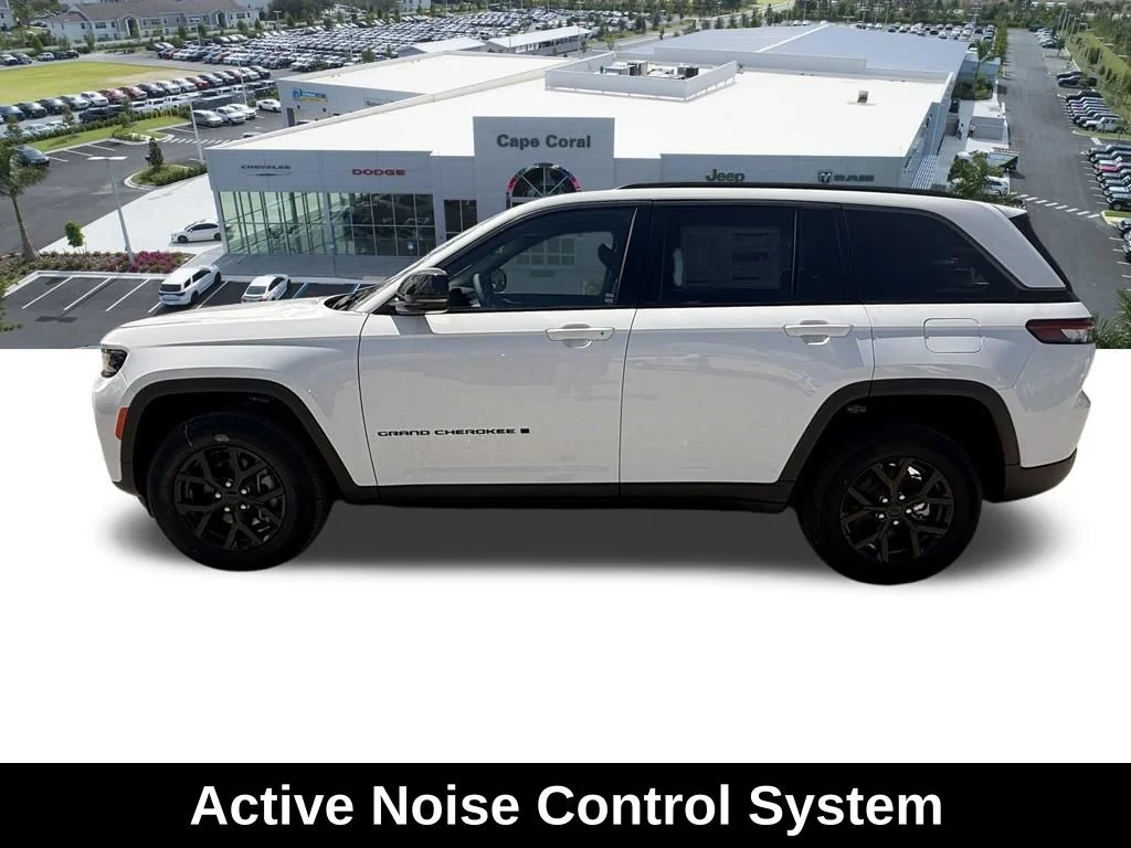 New 2026 Bright White Clear-Coat Exterior Paint Jeep Laredo Altitude image 7