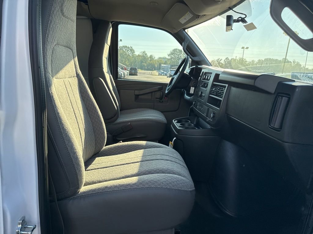 2025 Chevrolet Express Cargo Work Van - Photo 11